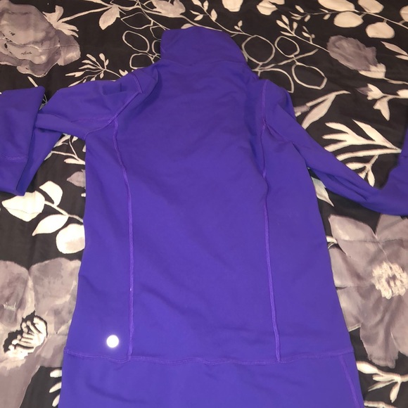 Lululemon sweatshirt - Picture 2 of 4
